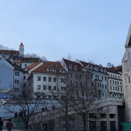 Pleasant Apartment Under The Bratislava Castle Buitenkant foto