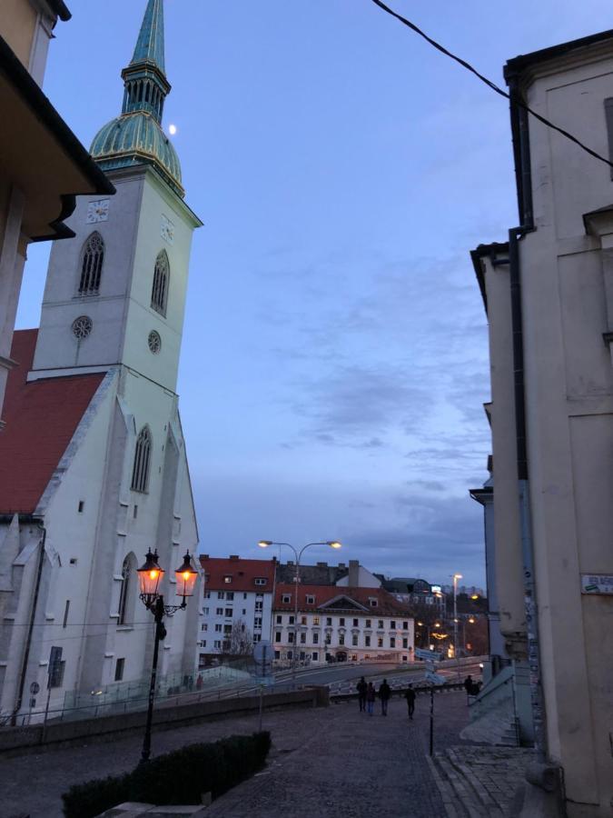 Pleasant Apartment Under The Bratislava Castle Buitenkant foto