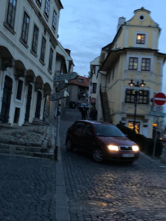 Pleasant Apartment Under The Bratislava Castle Buitenkant foto