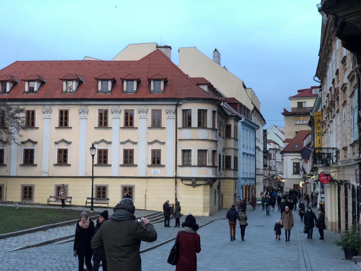 Pleasant Apartment Under The Bratislava Castle Buitenkant foto