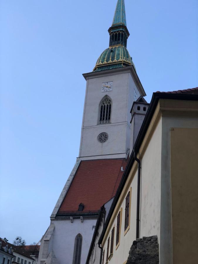Pleasant Apartment Under The Bratislava Castle Buitenkant foto