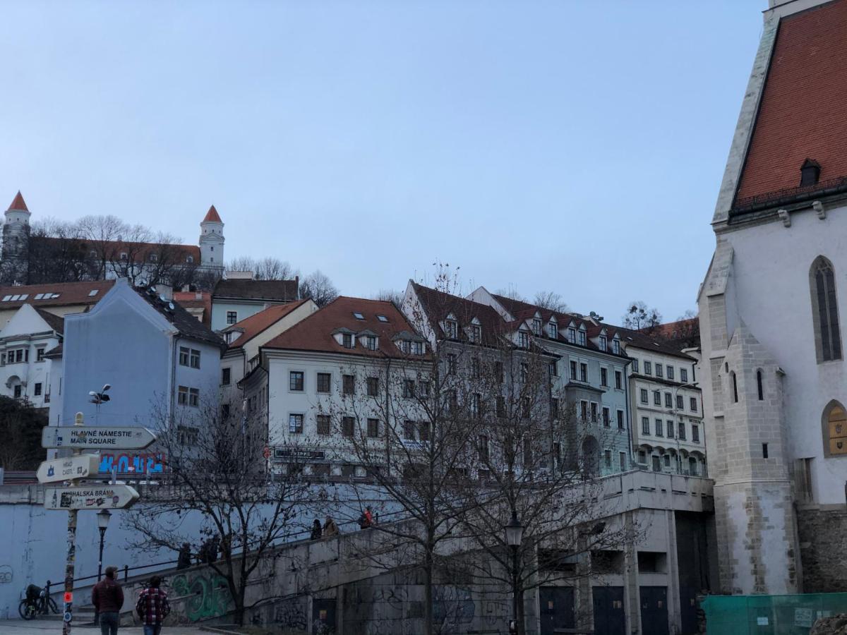 Pleasant Apartment Under The Bratislava Castle Buitenkant foto