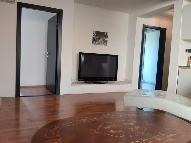 Pleasant Apartment Under The Bratislava Castle Buitenkant foto